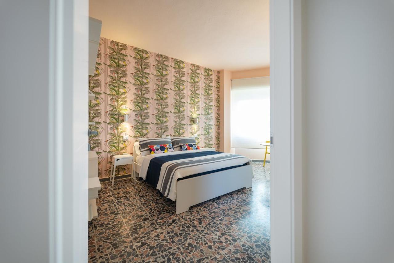 Boutique Rooms Carbonazzi 17 Каляри Екстериор снимка