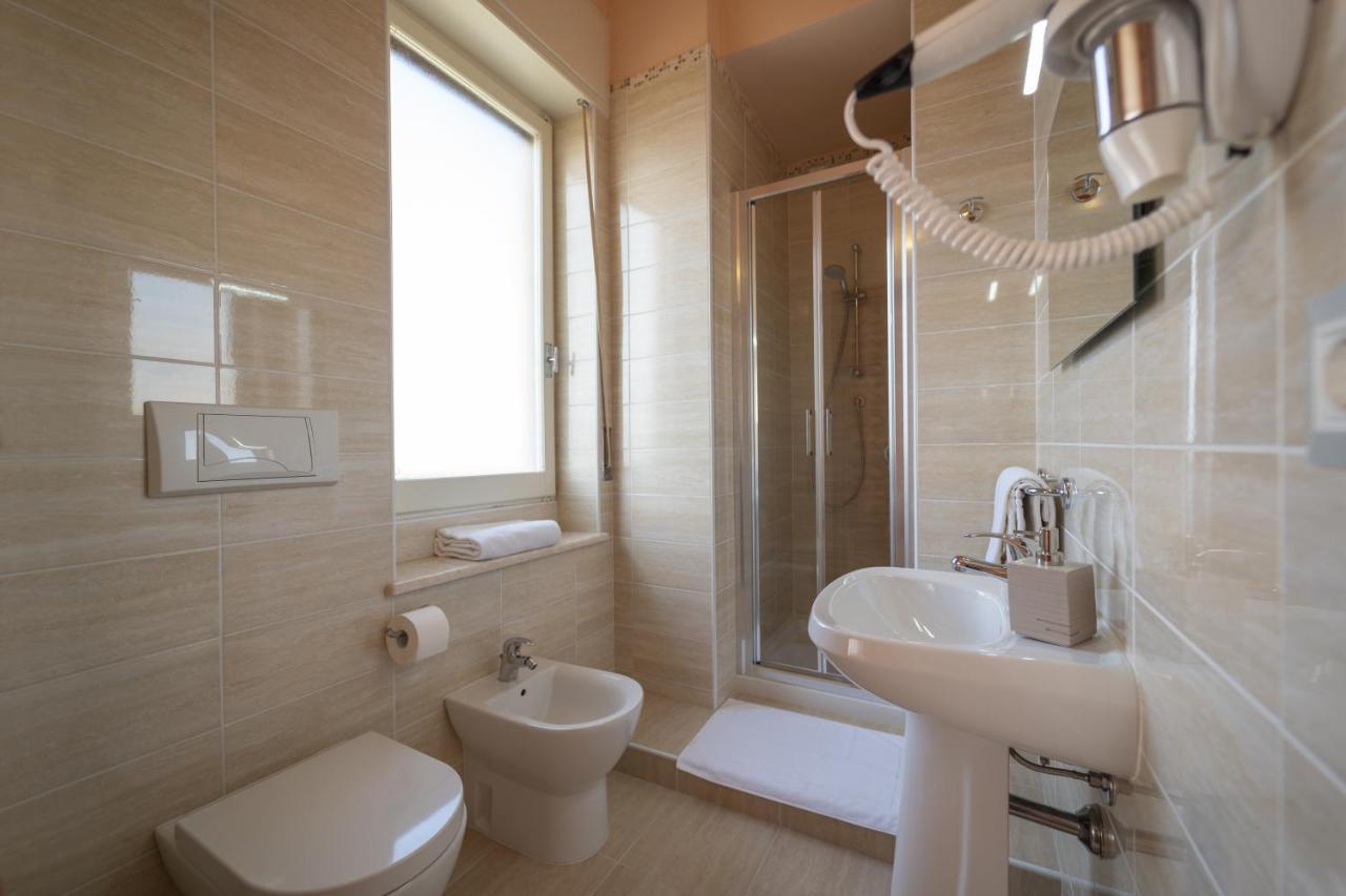 Boutique Rooms Carbonazzi 17 Каляри Екстериор снимка
